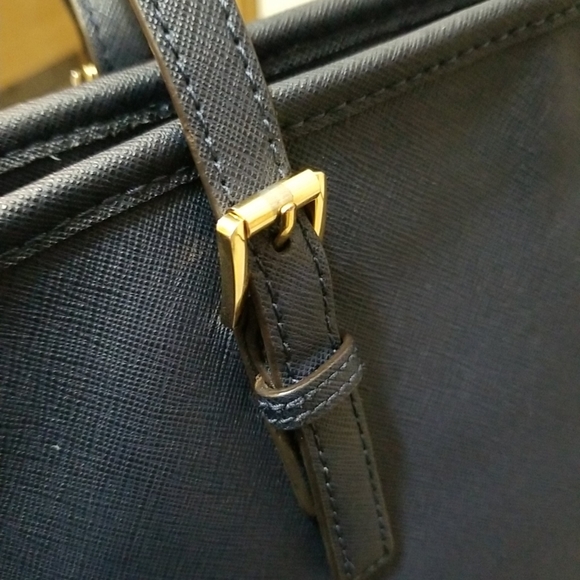 Michael kors large zip-up tote bag. - Picture 11 of 12